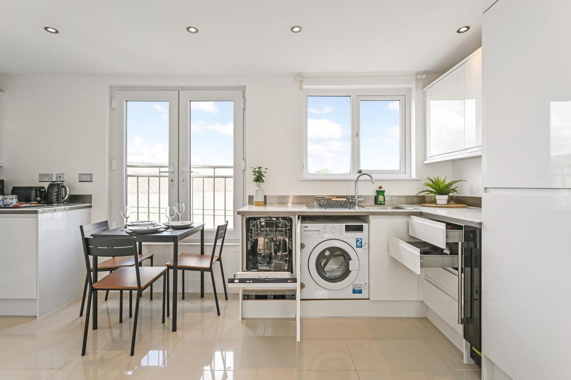 Family 1 Bed Apt Near Cardiff City Centre, Free Parking, Quiet, Secure Neighbourhood Buitenkant foto