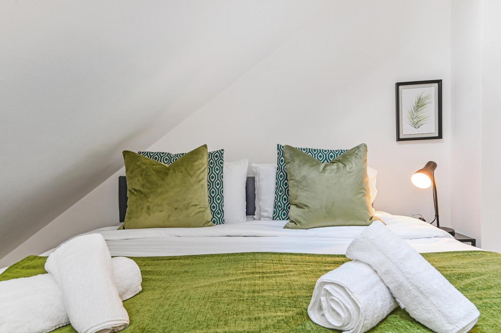 Family 1 Bed Apt Near Cardiff City Centre, Free Parking, Quiet, Secure Neighbourhood Buitenkant foto