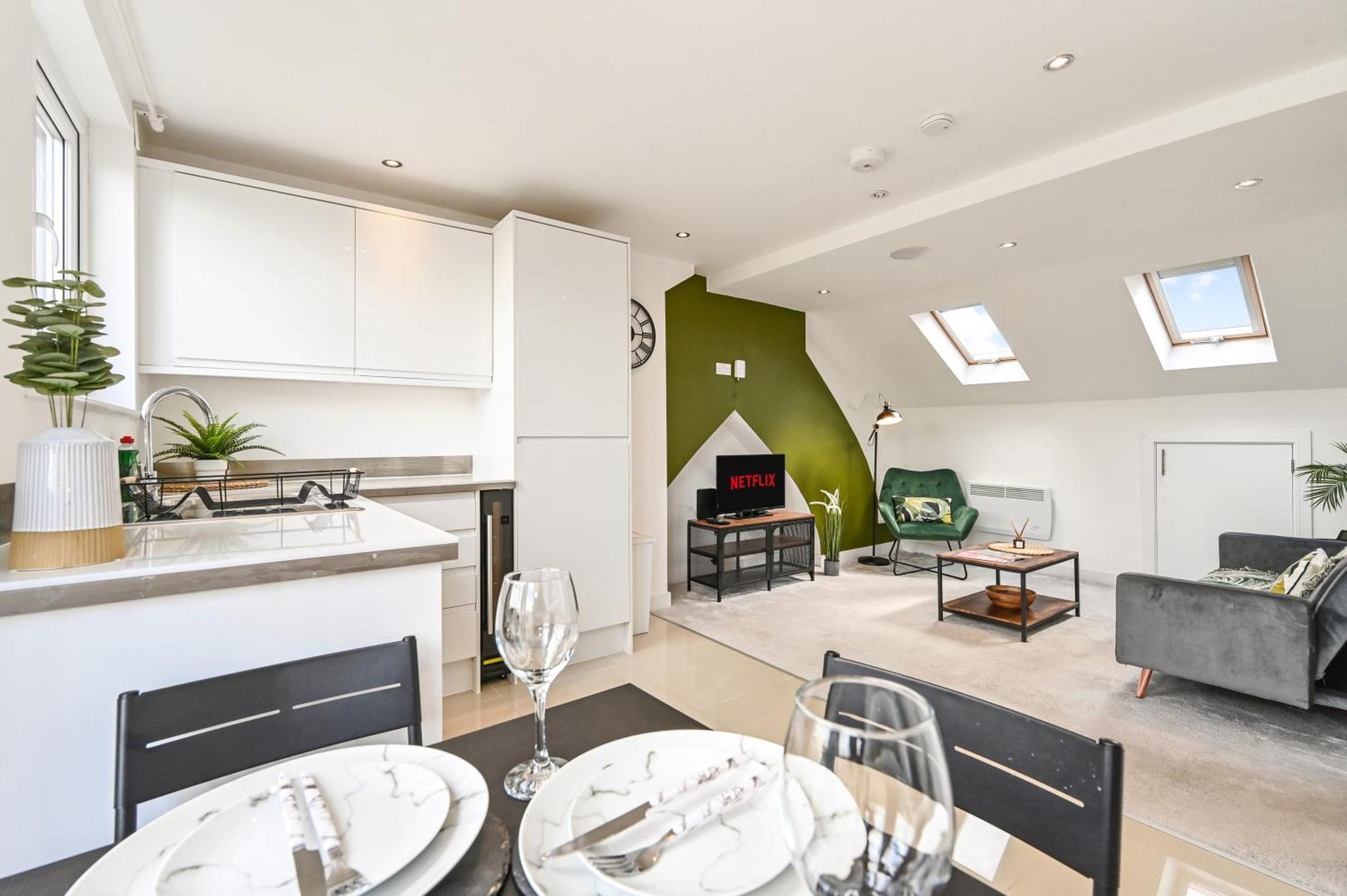 Family 1 Bed Apt Near Cardiff City Centre, Free Parking, Quiet, Secure Neighbourhood Buitenkant foto