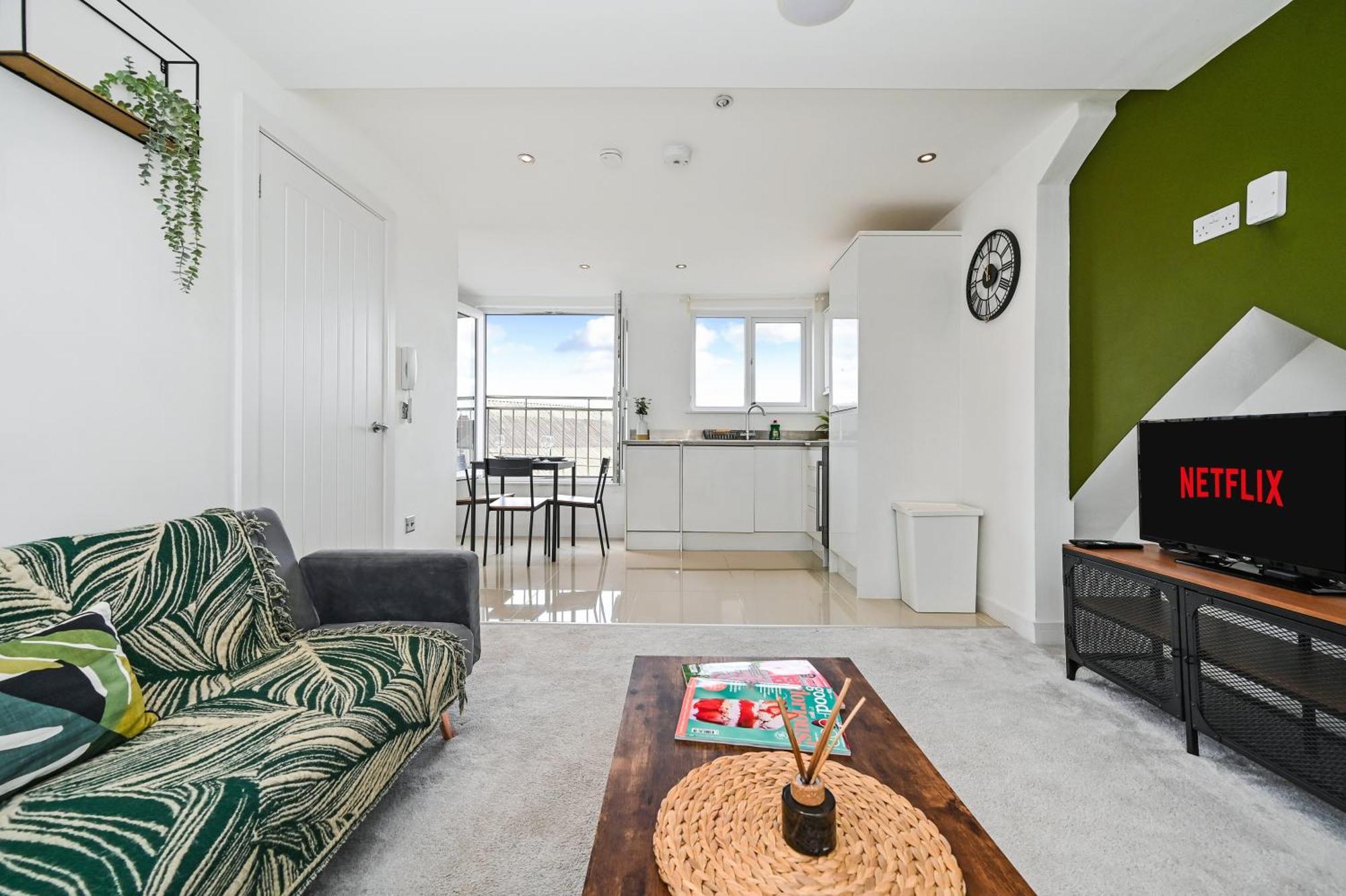 Family 1 Bed Apt Near Cardiff City Centre, Free Parking, Quiet, Secure Neighbourhood Buitenkant foto