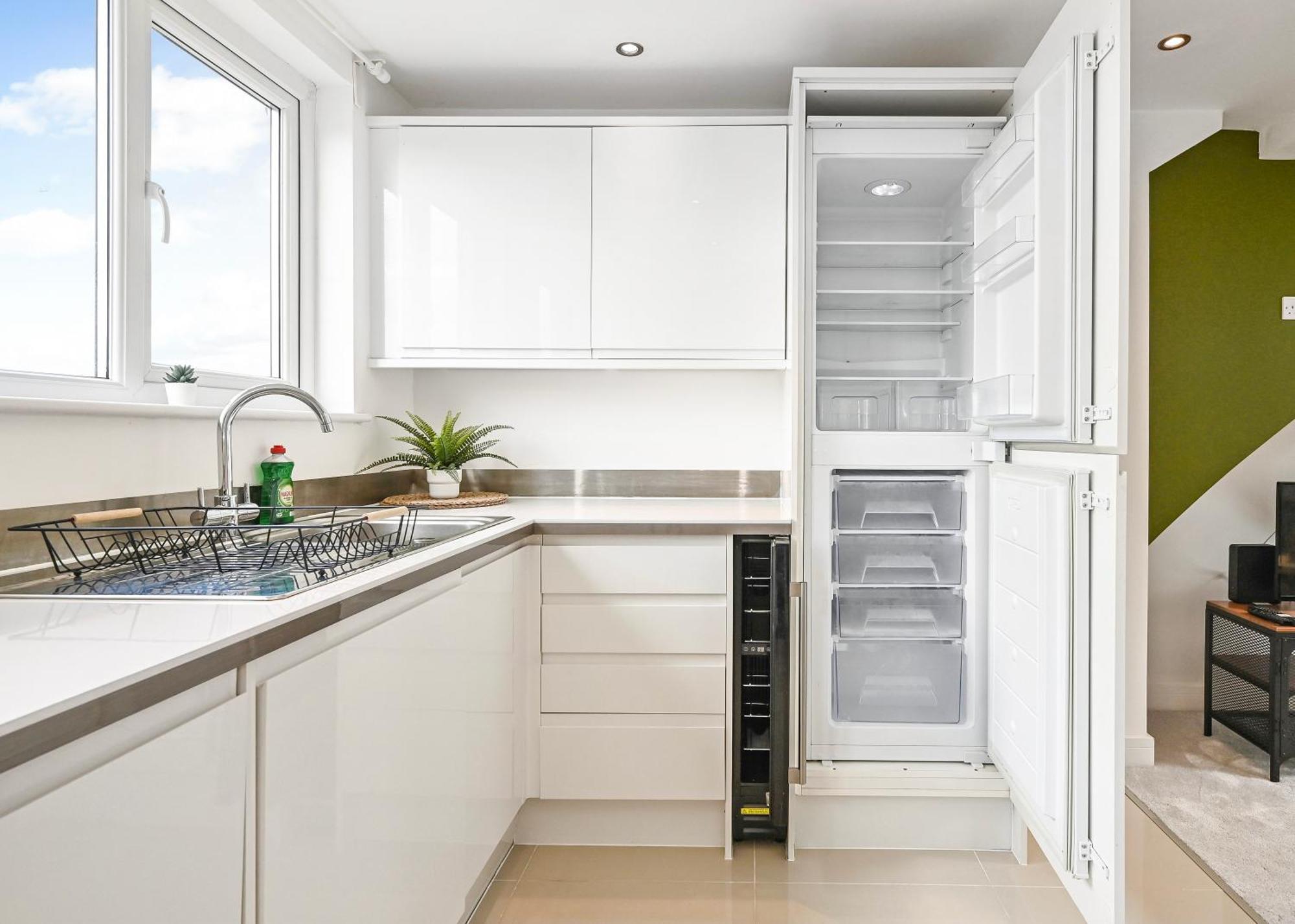Family 1 Bed Apt Near Cardiff City Centre, Free Parking, Quiet, Secure Neighbourhood Buitenkant foto