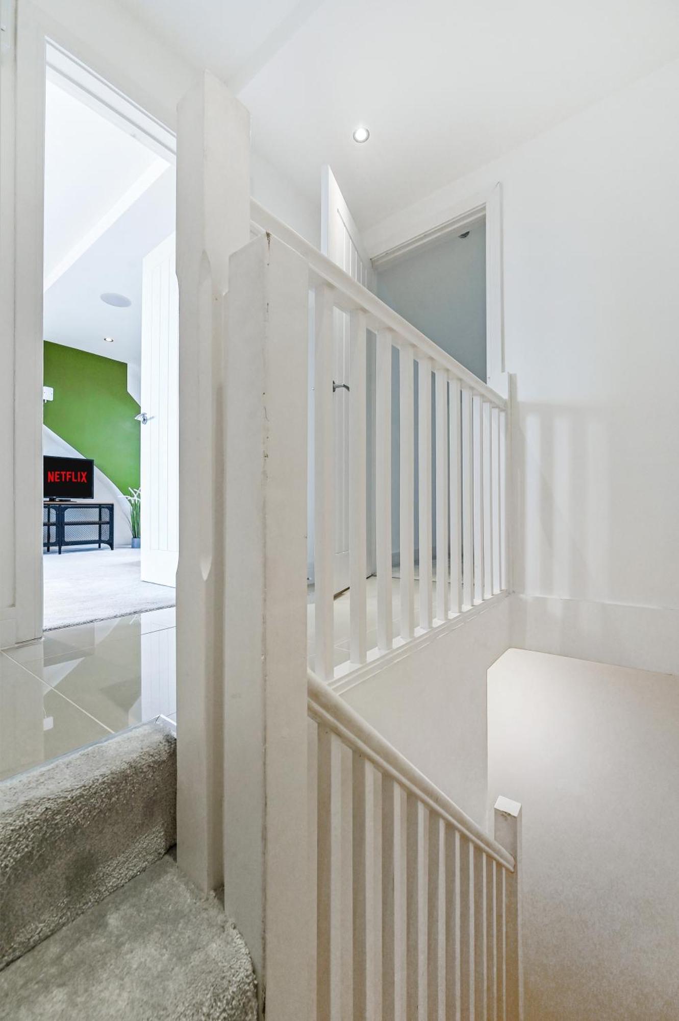Family 1 Bed Apt Near Cardiff City Centre, Free Parking, Quiet, Secure Neighbourhood Buitenkant foto